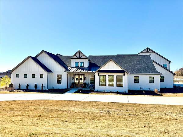 2 Acres of Land with Home for Sale in Fort Worth, Texas