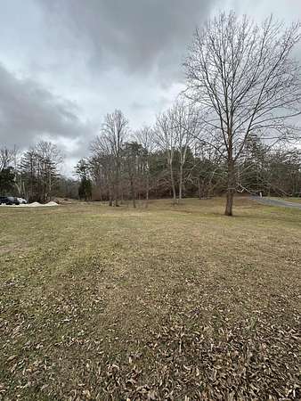 1 Acre of Land for Sale in Irvine, Kentucky
