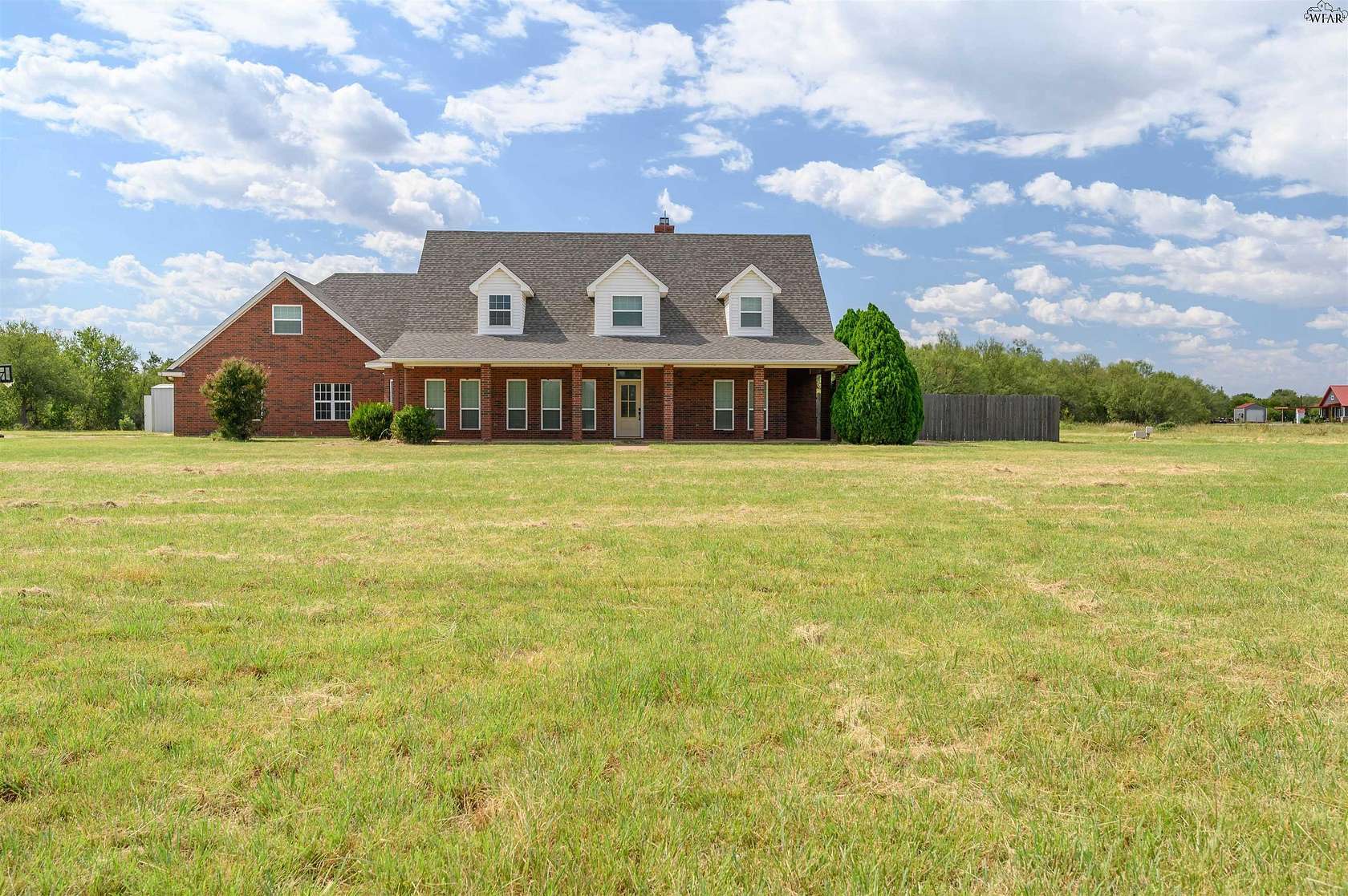 3.38 Acres of Residential Land with Home for Sale in Iowa Park, Texas