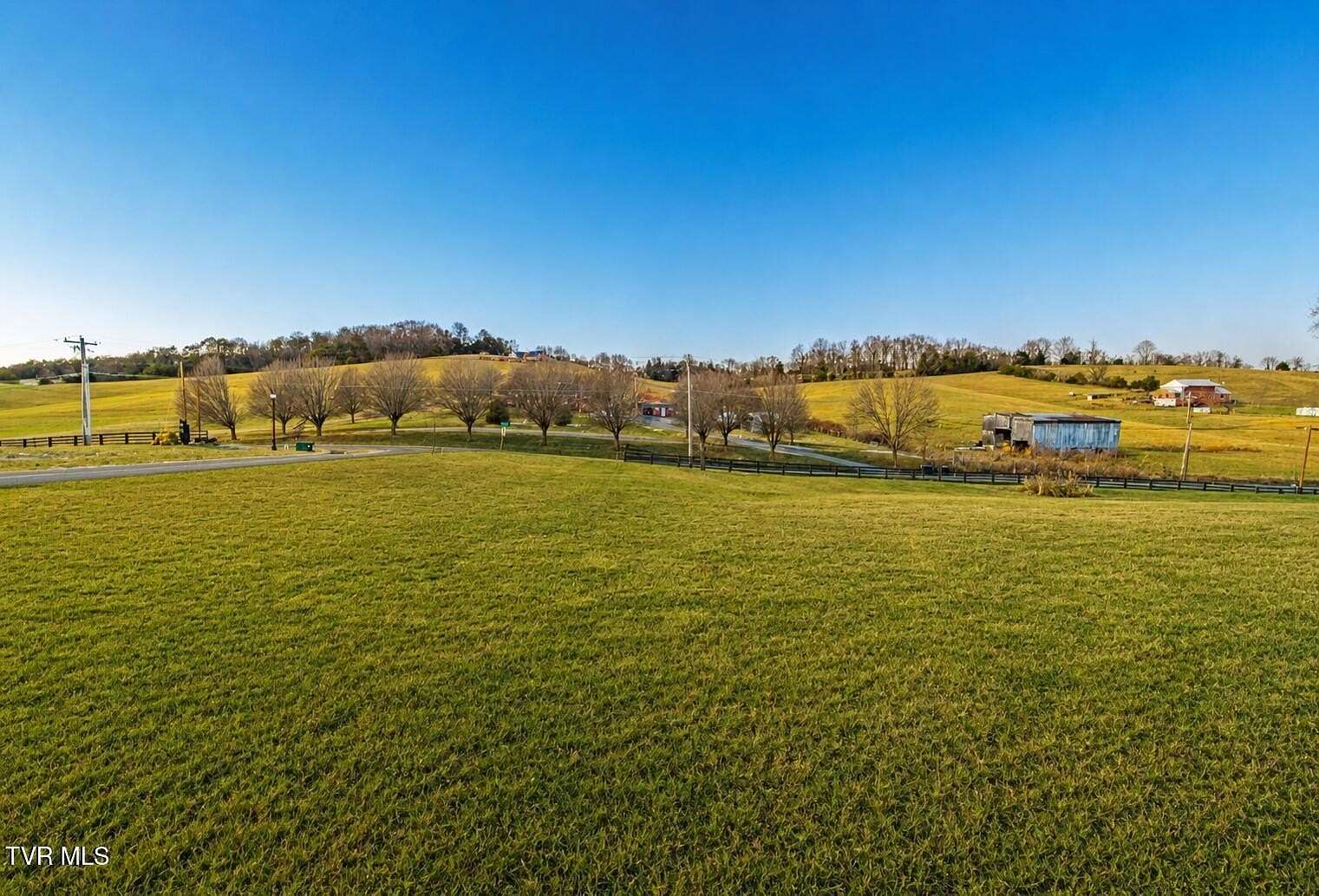 1 Acre of Residential Land for Sale in Piney Flats, Tennessee