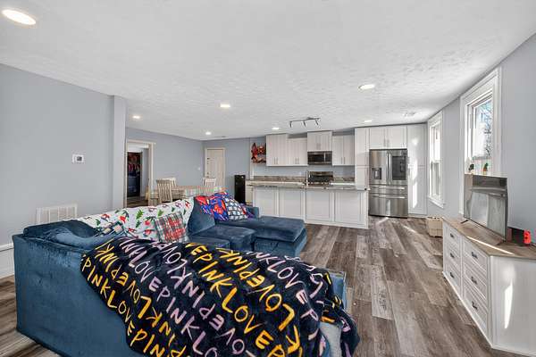 5 Acres of Residential Land with Home for Sale in Georgetown, Kentucky