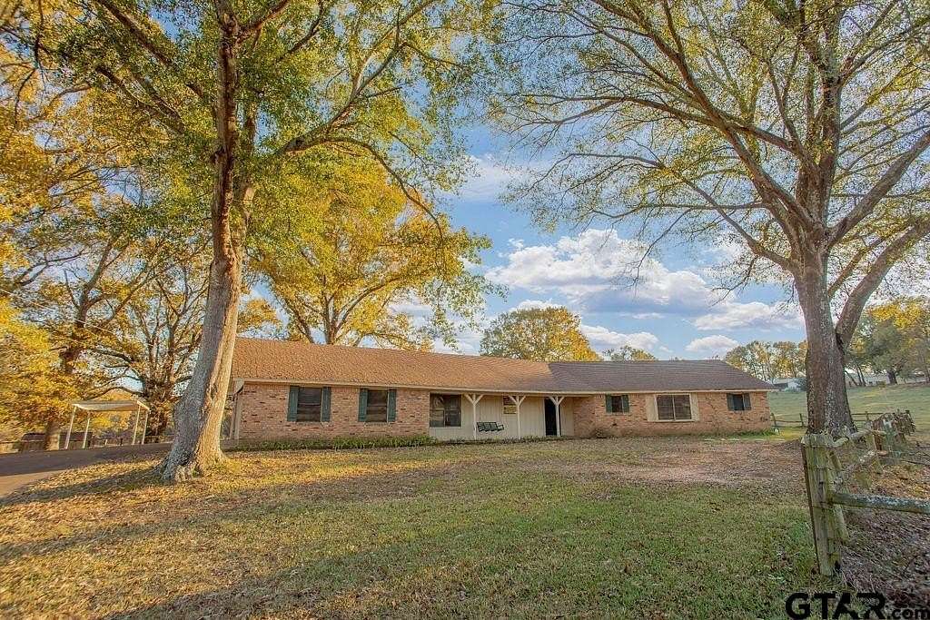 19.6 Acres of Land with Home for Sale in Tyler, Texas