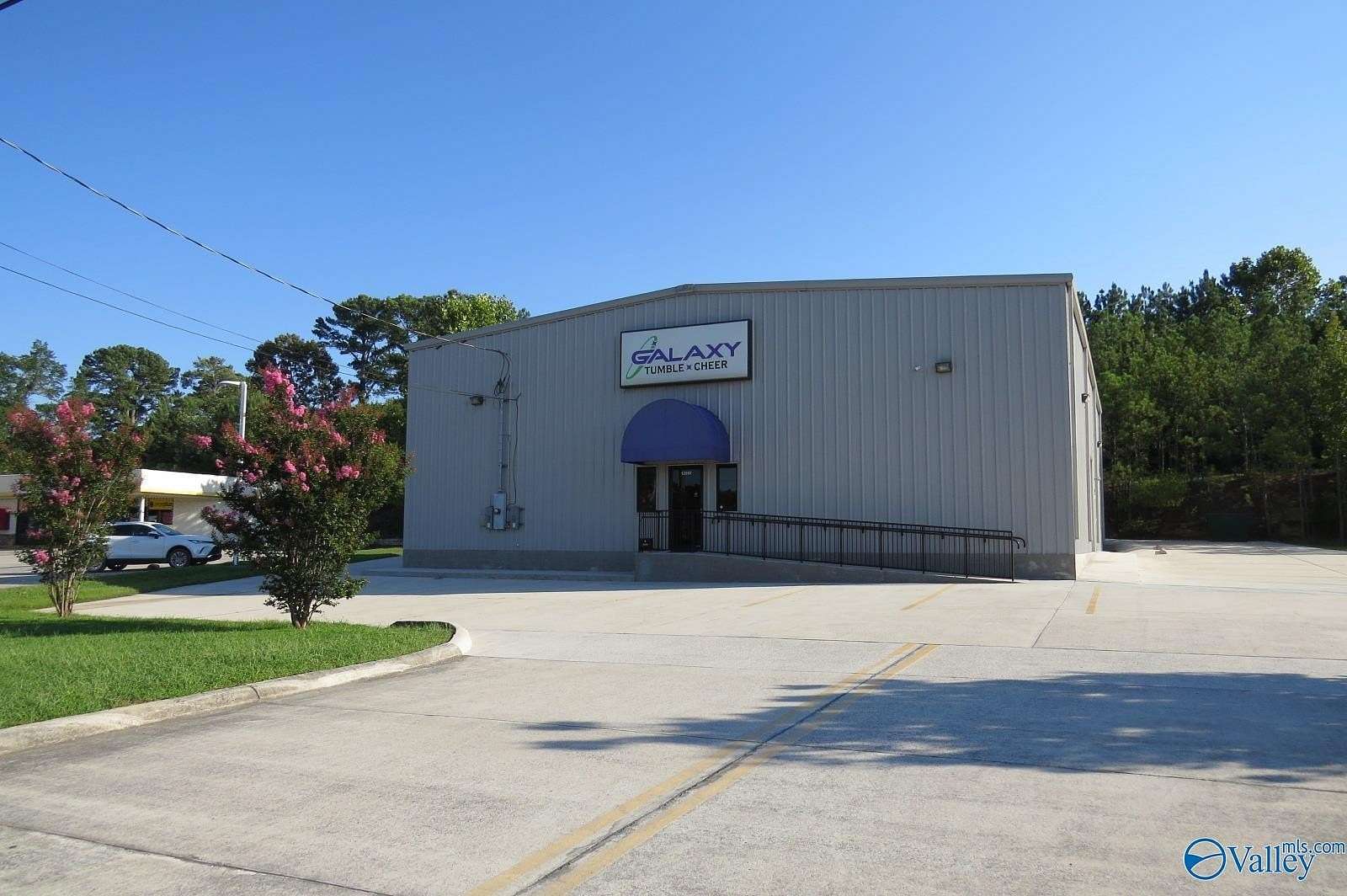 0.88 Acres of Commercial Land for Sale in Guntersville, Alabama