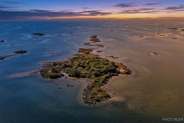 4 Acres of Land for Sale in Yankeetown, Florida