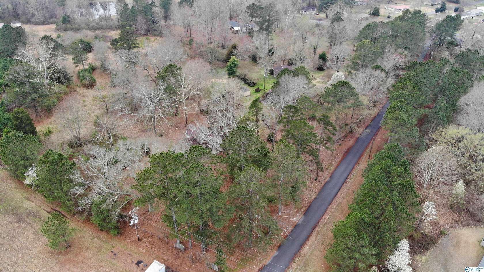 7 Acres of Commercial Land for Sale in Guntersville, Alabama