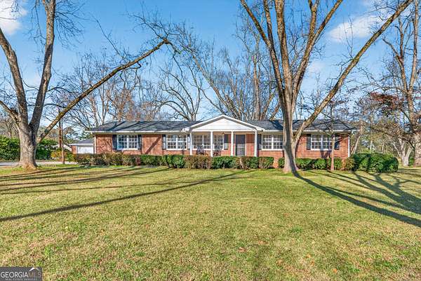 2.37 Acres of Residential Land with Home for Lease in Madison, Georgia