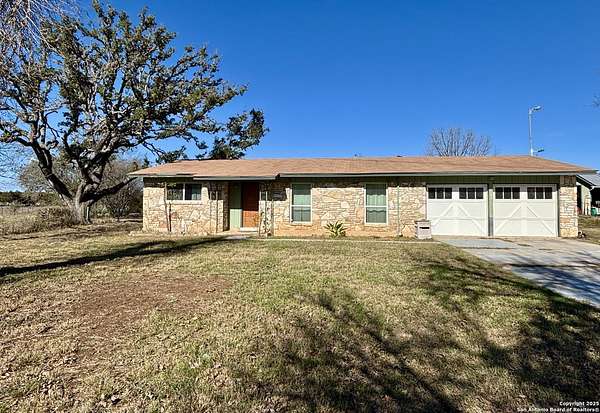 8 Acres of Improved Mixed-Use Land for Sale in Pipe Creek, Texas