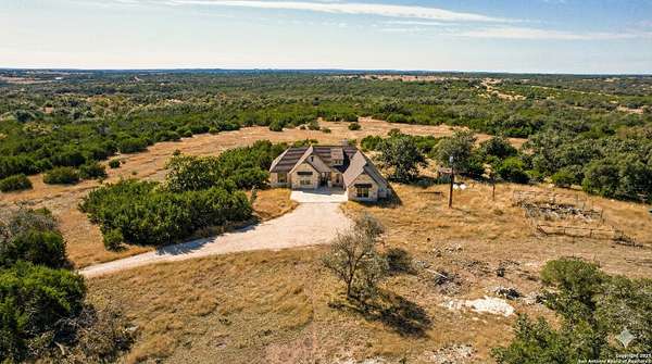 Residential Land with Home for Sale in Mountain Home, Texas