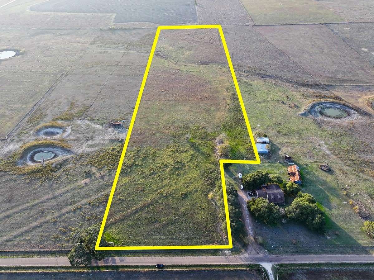 16 Acres of Land for Sale in Schulenburg, Texas
