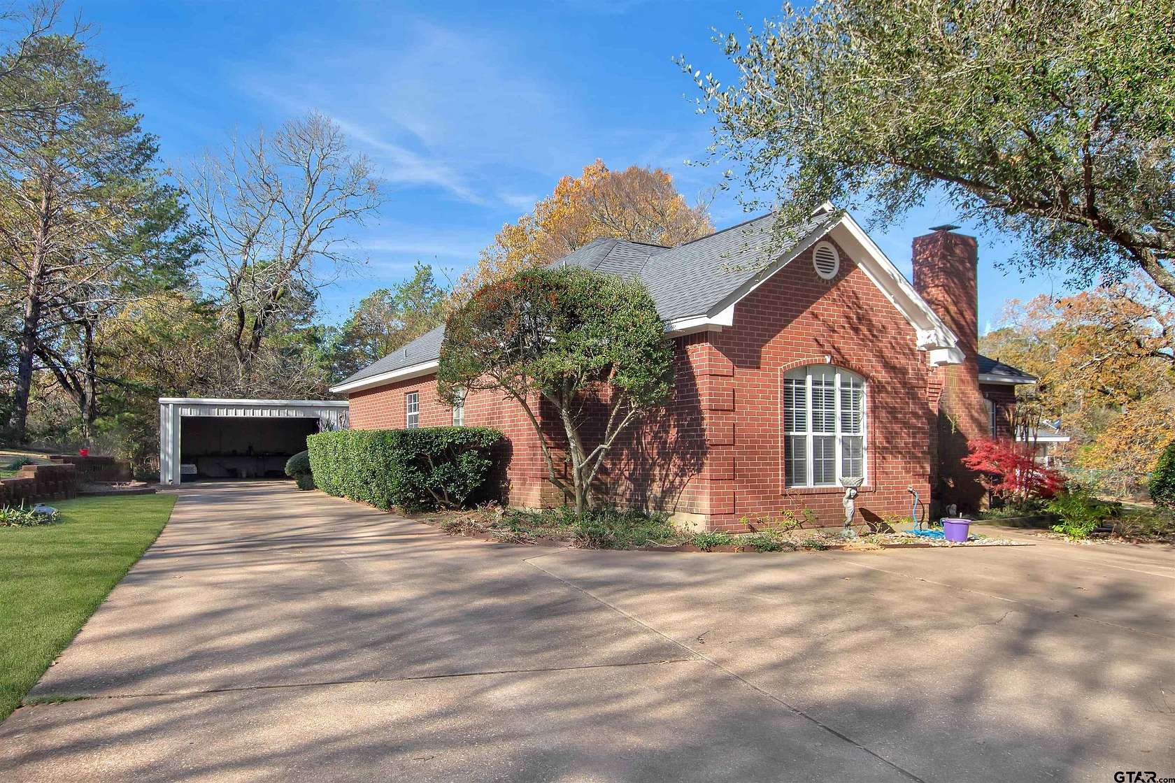 28.6 Acres of Land with Home for Sale in Lindale, Texas