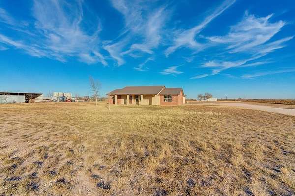 4 Acres of Residential Land with Home for Sale in Seminole, Texas