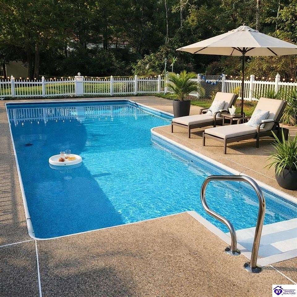 10.7 Acres of Land with Home for Sale in Radcliff, Kentucky