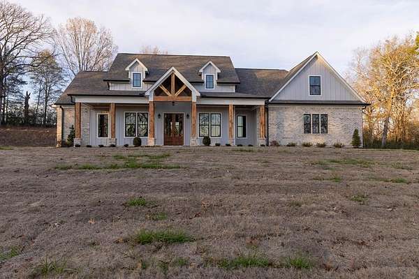 2 Acres of Residential Land with Home for Sale in Coldwater, Mississippi