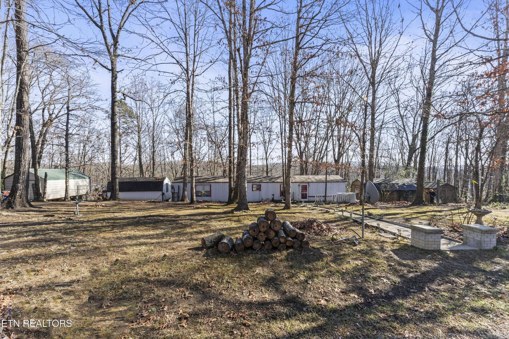 5 Acres of Residential Land with Home for Sale in Rockwood, Tennessee