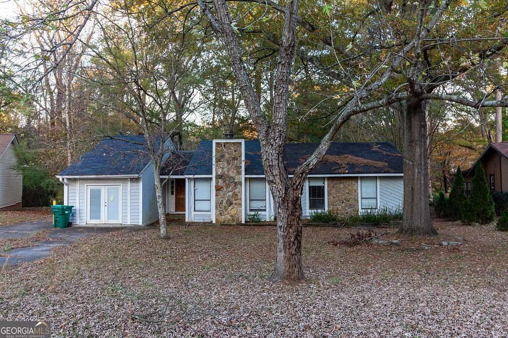 1.12 Acres of Residential Land with Home for Sale in Jonesboro, Georgia