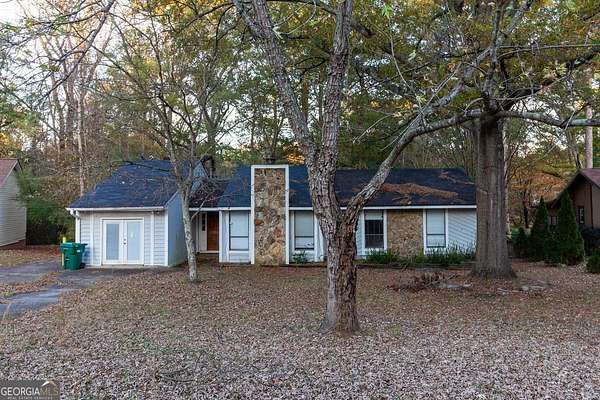 1.12 Acres of Residential Land with Home for Sale in Jonesboro, Georgia