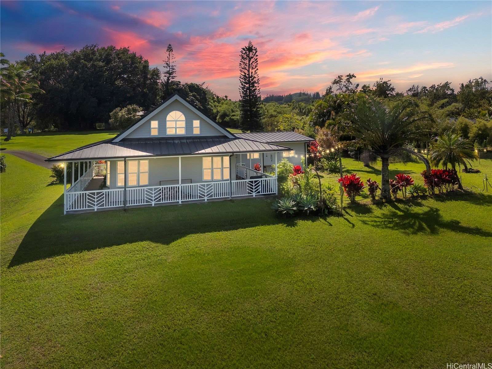 2.86 Acres of Residential Land with Home for Sale in Haʻikū, Hawaii