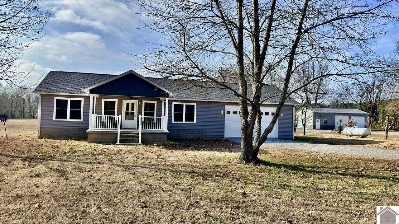 4.67 Acres of Residential Land with Home for Sale in La Center, Kentucky