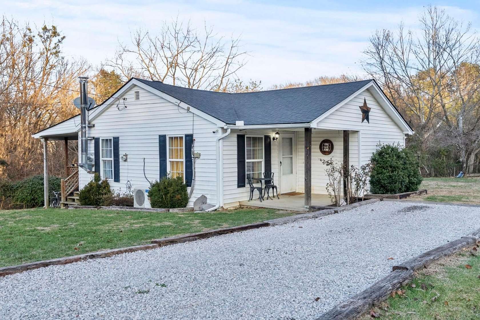 2.5 Acres of Residential Land with Home for Sale in Waco, Kentucky