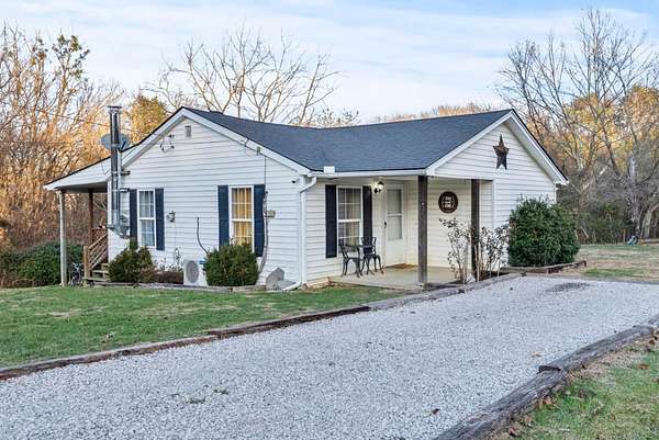 2.5 Acres of Residential Land with Home for Sale in Waco, Kentucky