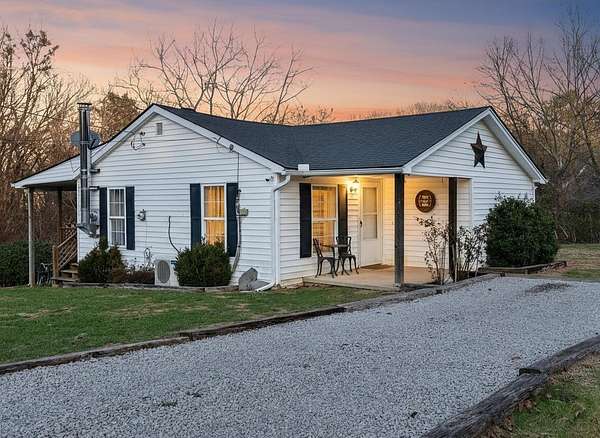 2.5 Acres of Residential Land with Home for Sale in Waco, Kentucky