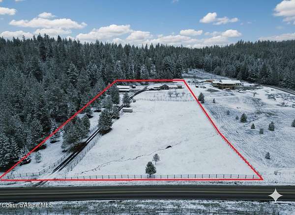 5.15 Acres of Residential Land with Home for Sale in Coeur d'Alene, Idaho