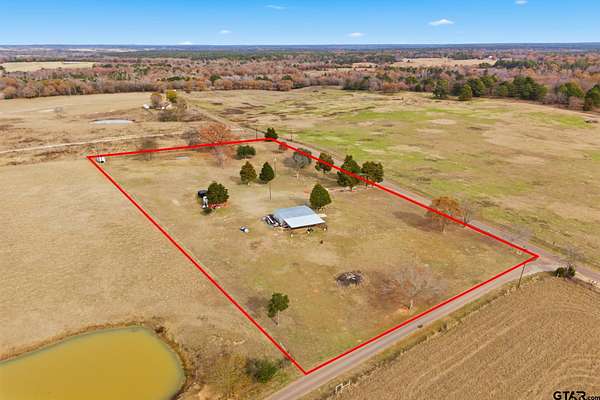 5 Acres of Residential Land for Sale in Henderson, Texas