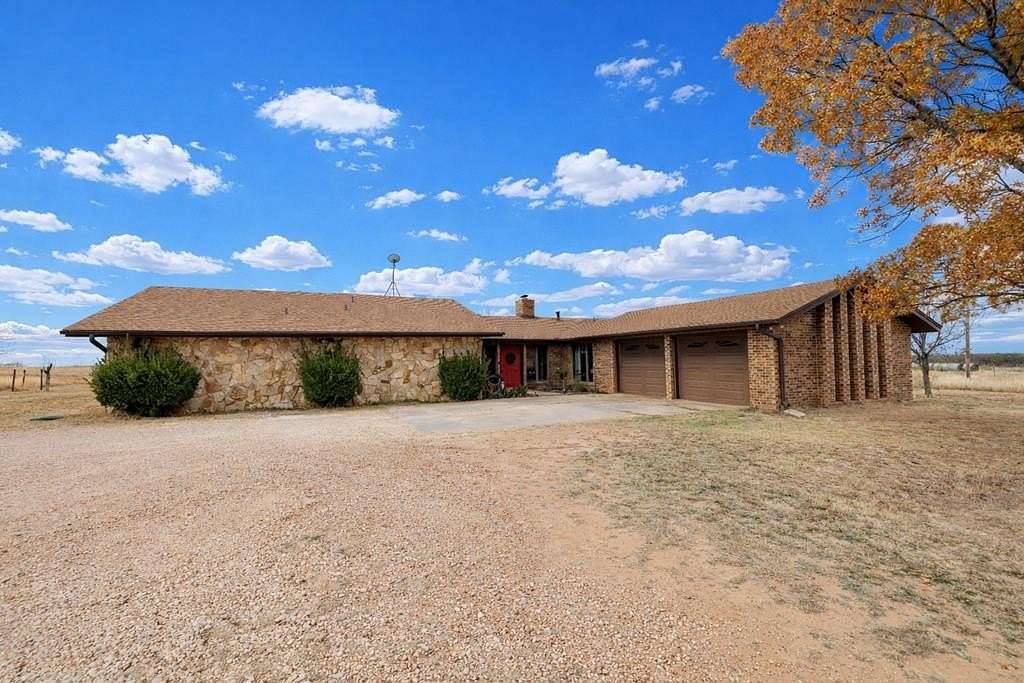 6 Acres of Residential Land with Home for Sale in Colorado City, Texas