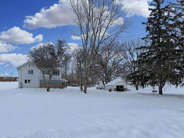 2.43 Acres of Residential Land with Home for Sale in Orangeville, Illinois