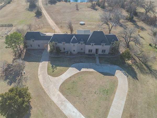 9 Acres of Residential Land with Home for Sale in Arcadia, Oklahoma