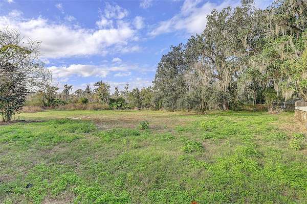 5 Acres of Residential Land with Home for Sale in Dover, Florida
