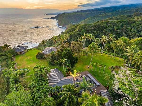 2.19 Acres of Residential Land with Home for Sale in Haʻikū, Hawaii