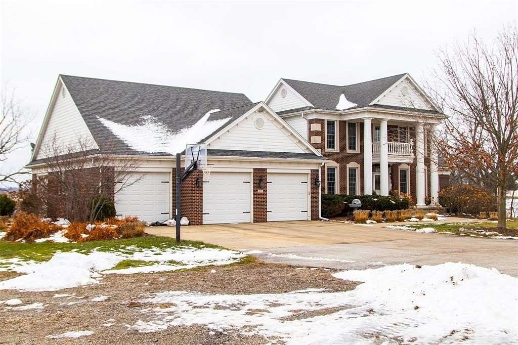 7.54 Acres of Residential Land with Home for Sale in Pleasant Hill, Iowa