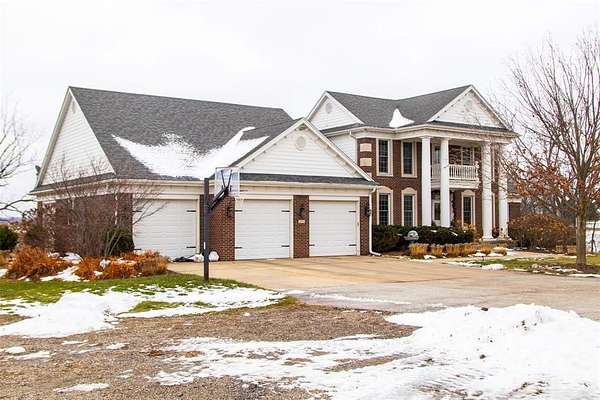 7.54 Acres of Residential Land with Home for Sale in Pleasant Hill, Iowa