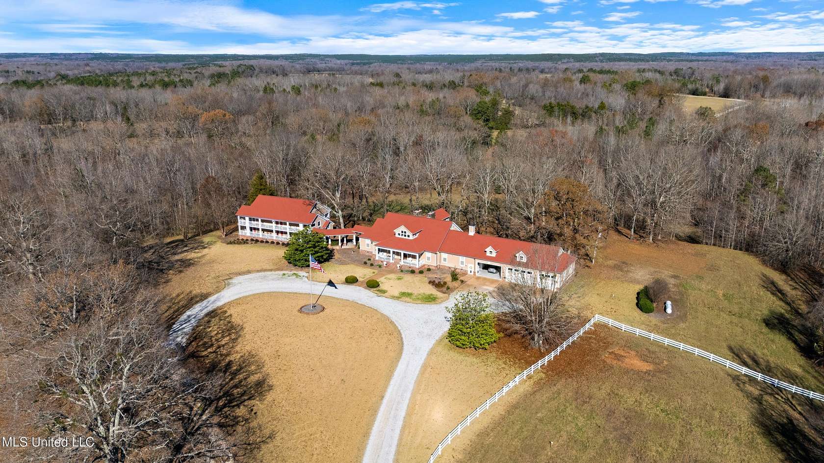 955 Acres of Land with Home for Sale in Holly Springs, Mississippi