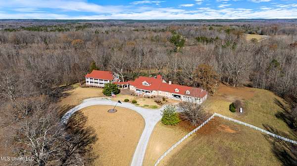 955 Acres of Land with Home for Sale in Holly Springs, Mississippi