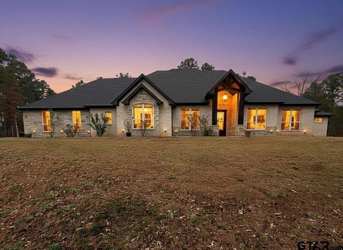 3.16 Acres of Residential Land with Home for Sale in Whitehouse, Texas