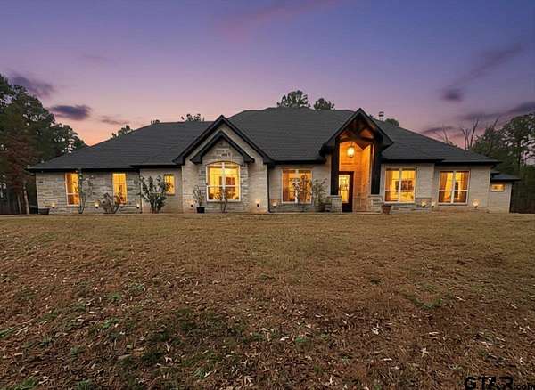 3.16 Acres of Residential Land with Home for Sale in Whitehouse, Texas