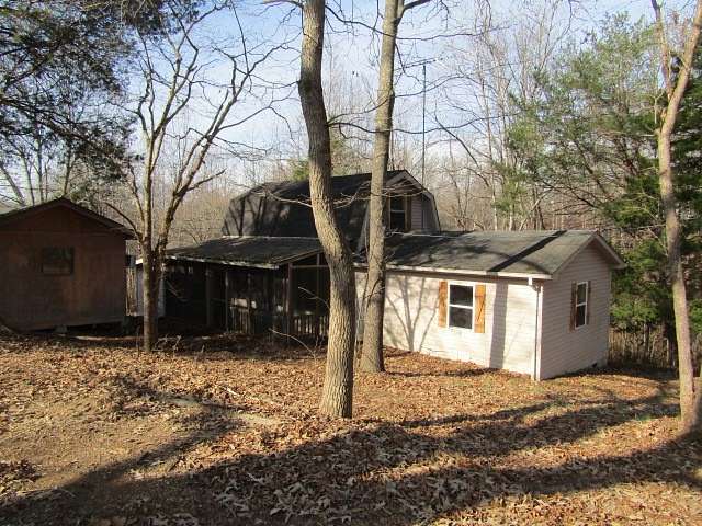 5.63 Acres of Residential Land with Home for Sale in Westmoreland, Tennessee