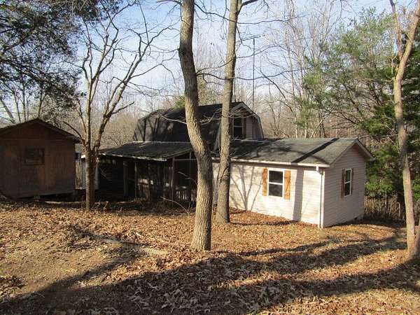 5.63 Acres of Residential Land with Home for Sale in Westmoreland, Tennessee