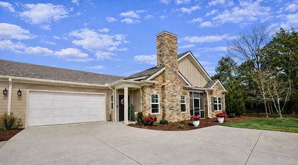 18.6 Acres of Land with Home for Sale in Murfreesboro, Tennessee