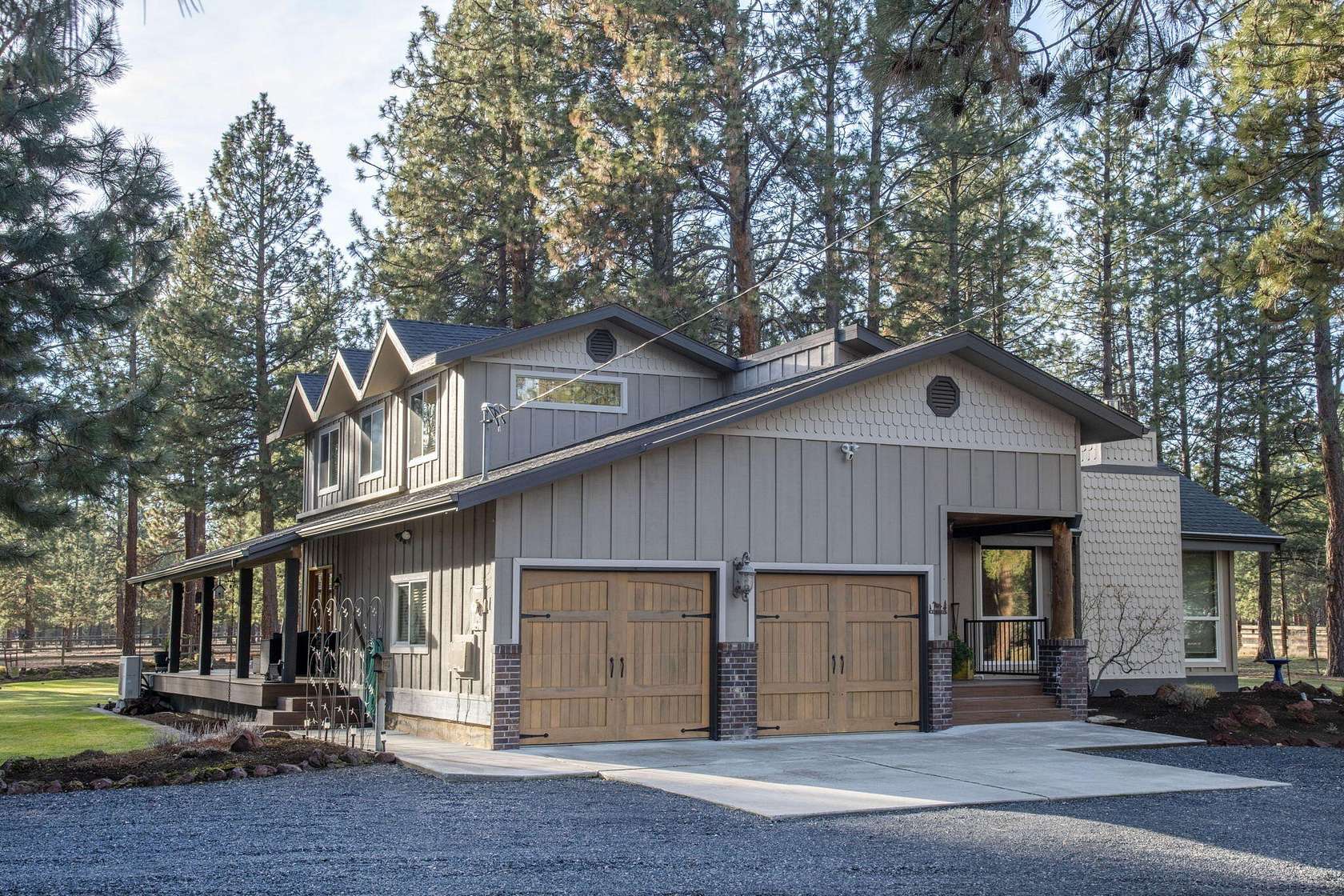 6.77 Acres of Land with Home for Sale in Sisters, Oregon