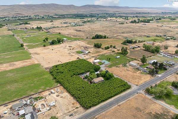 4 Acres of Residential Land with Home for Sale in Prosser, Washington