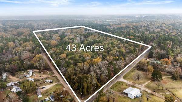 43 Acres of Recreational Land for Sale in Kilgore, Texas