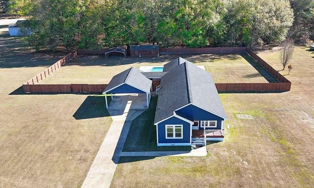 3 Acres of Residential Land with Home for Sale in Cairo, Georgia