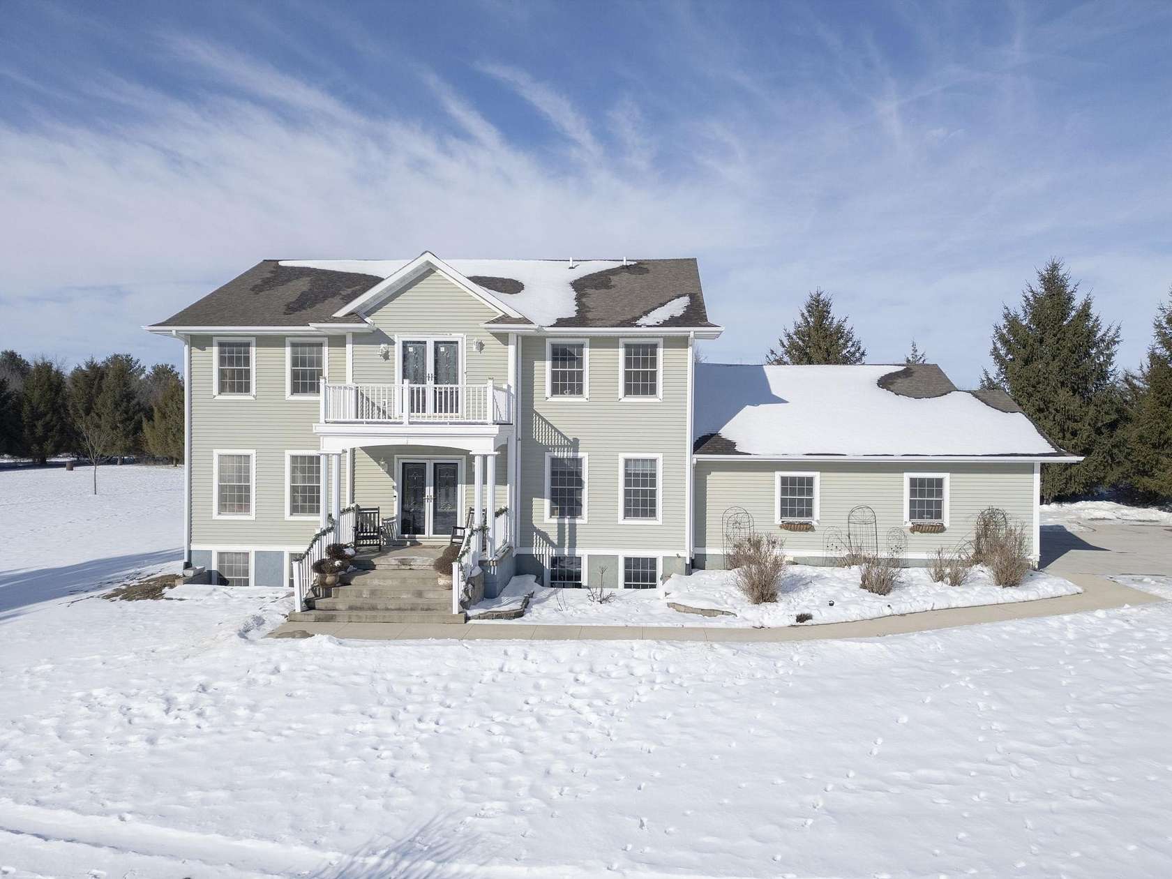 5 Acres of Residential Land with Home for Sale in Waverly, Iowa