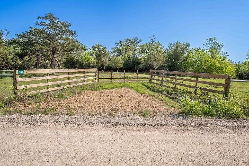 17 Acres of Land for Sale in Burton, Texas