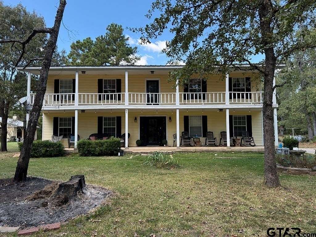 28 Acres of Land with Home for Sale in Elkhart, Texas