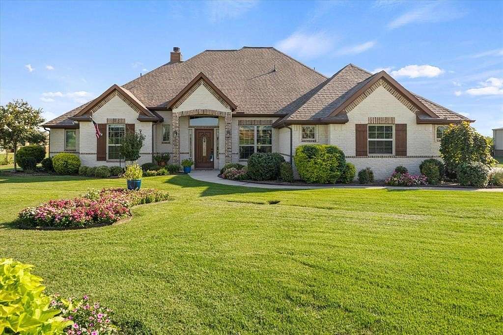 2 Acres of Residential Land with Home for Sale in Royse City, Texas