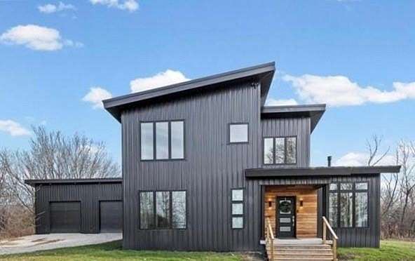 9.6 Acres of Residential Land with Home for Sale in Iola, Kansas